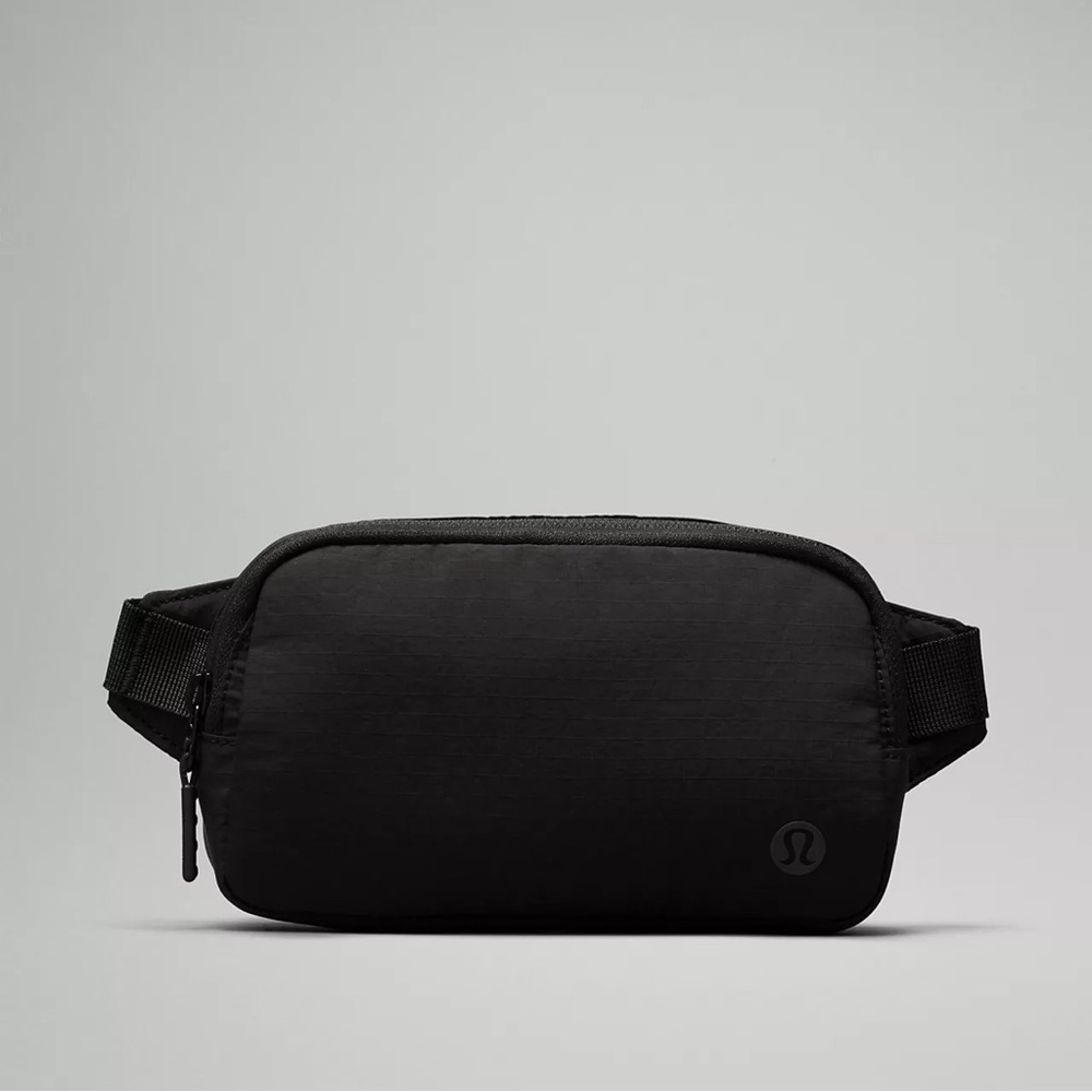 LULULEMON Everywhere Belt Bag Mini
Ripstop